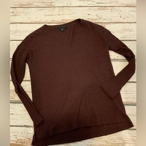 Sanctuary Burgundy Waffle Knit Shirt XS - Deep Red V-Neck Long Sleeve Minimalist